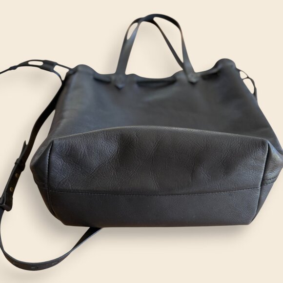 Madewell, The Medium Drawstring Transport Tote Bucket Bag, Black Leather - Picture 4 of 6